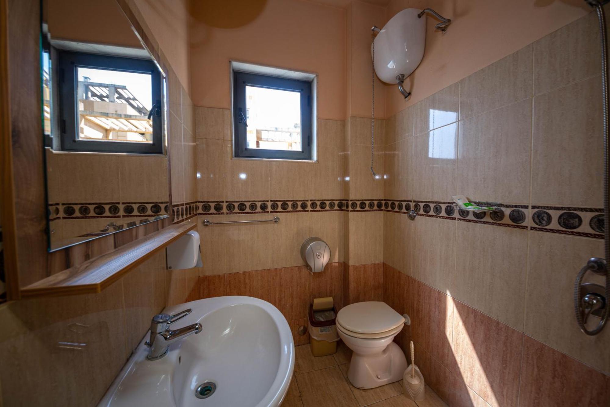 Galante Hotel ドゥラス 部屋 写真